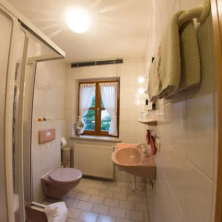 Ferienwohnung Alter Pfarrhof Нойальбенройт