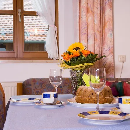 Ferienwohnung Alter Pfarrhof Апартаменты Нойальбенройт